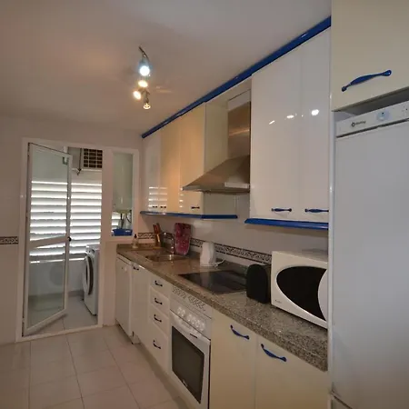 Marina Real 252 *